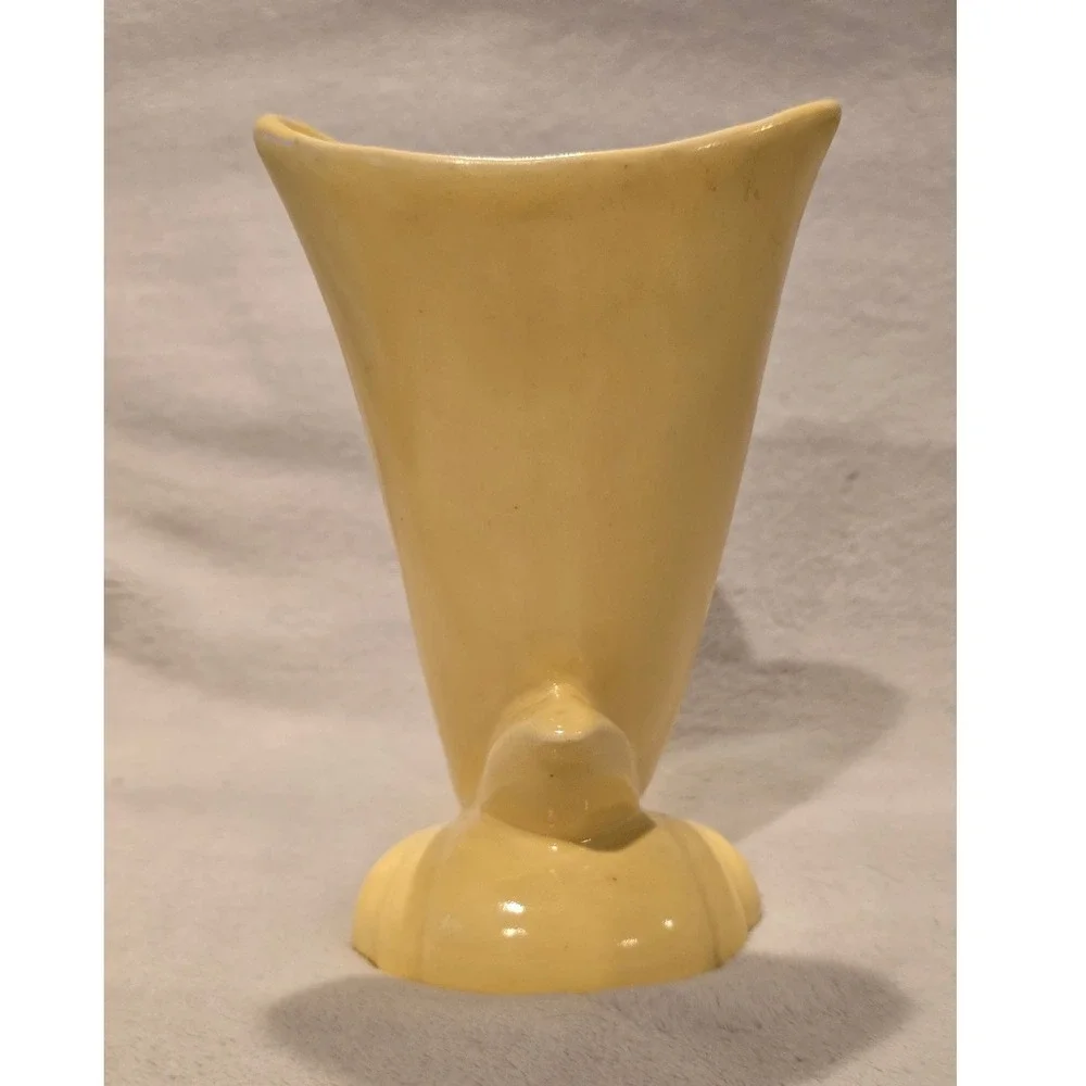 VTG Original Collectible Monmouth Pottery Vase Satin Matte Yellow Cornucopia USA